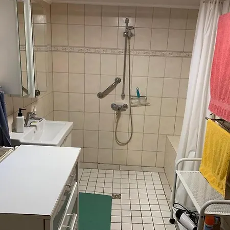 Apartment Kleines Ostfriesenhaus Mitten Im Gruenen, Mindestaufenthalt 3 Tage, Bitte Vorher Anfragen, Endreinigung 60 Vor Ort An Hausverwalter, Tier Pro Tag 5 Osteel