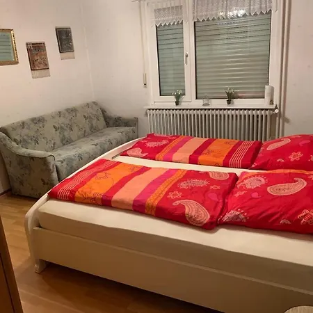 Kleines Ostfriesenhaus Mitten Im Gruenen, Mindestaufenthalt 3 Tage, Bitte Vorher Anfragen, Endreinigung 60 Vor Ort An Hausverwalter, Tier Pro Tag 5 Apartment Osteel