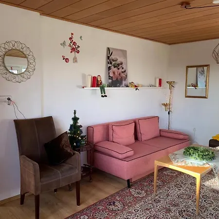 Kleines Ostfriesenhaus Mitten Im Gruenen, Mindestaufenthalt 3 Tage, Bitte Vorher Anfragen, Endreinigung 60 Vor Ort An Hausverwalter, Tier Pro Tag 5 *